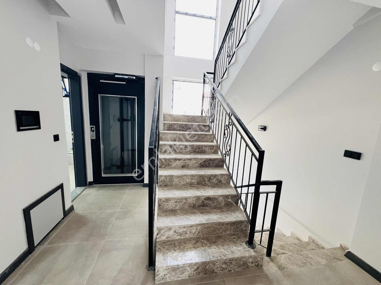 Kuşadası Davutlar Merkezde Satılık Asansörlü 3+1 Villa - Görsel 24
