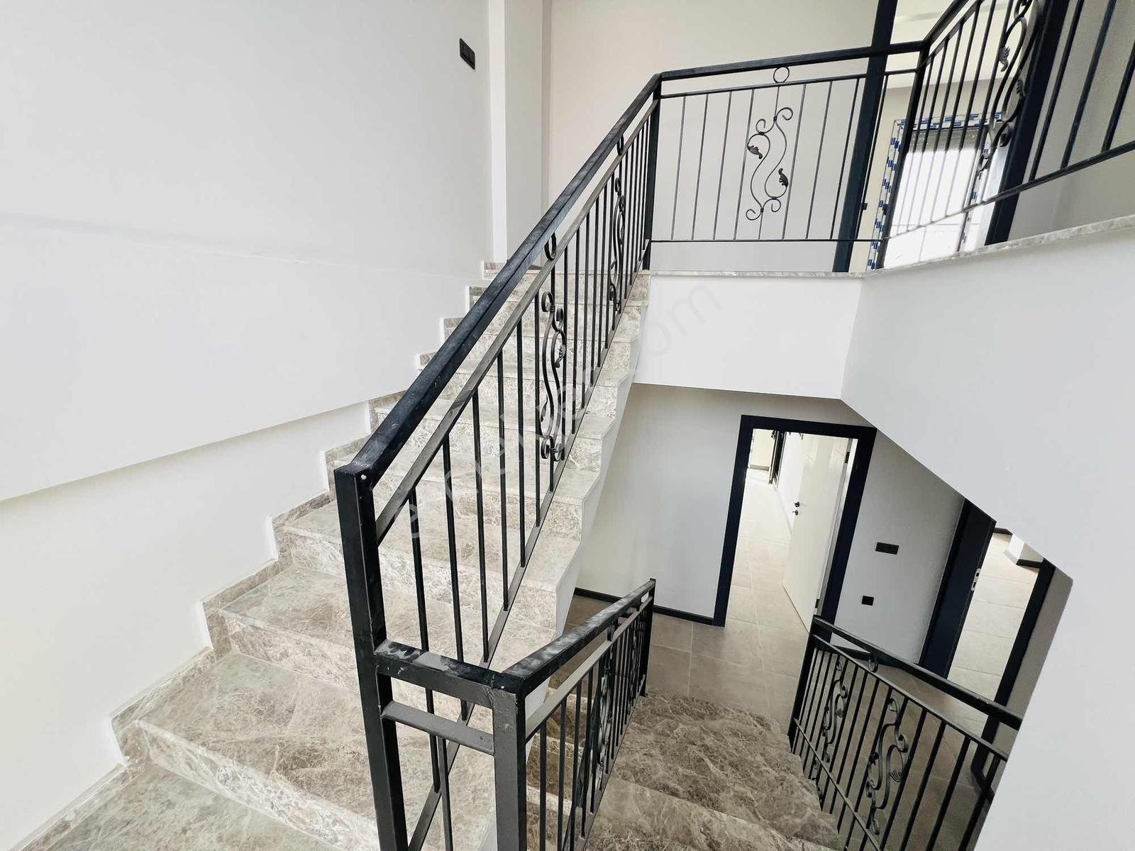 Kuşadası Davutlar Merkezde Satılık Asansörlü 3+1 Villa - Görsel 31