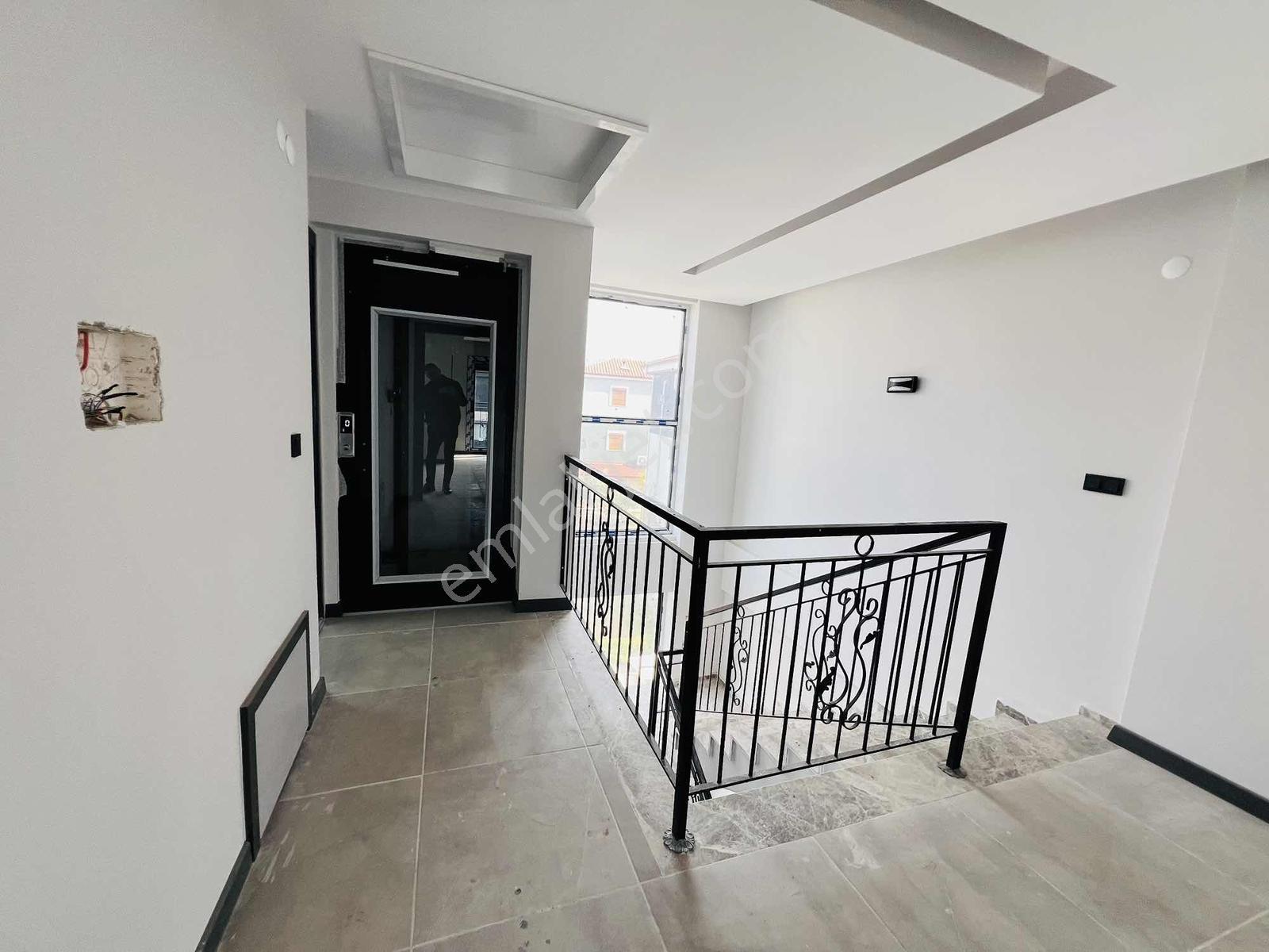Kuşadası Davutlar Merkezde Satılık Asansörlü 3+1 Villa - Görsel 16
