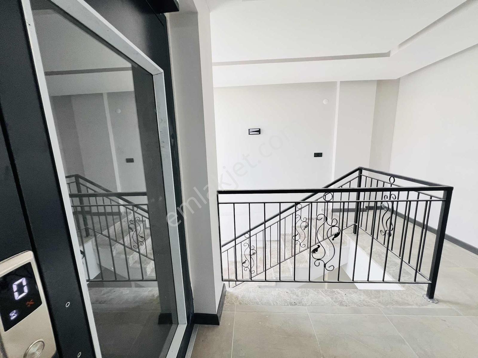 Kuşadası Davutlar Merkezde Satılık Asansörlü 3+1 Villa - Görsel 15