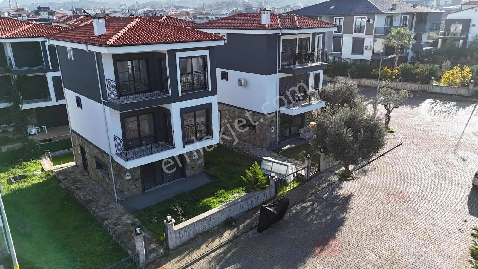 Kuşadası Davutlar Merkezde Satılık Asansörlü 3+1 Villa - Görsel 3