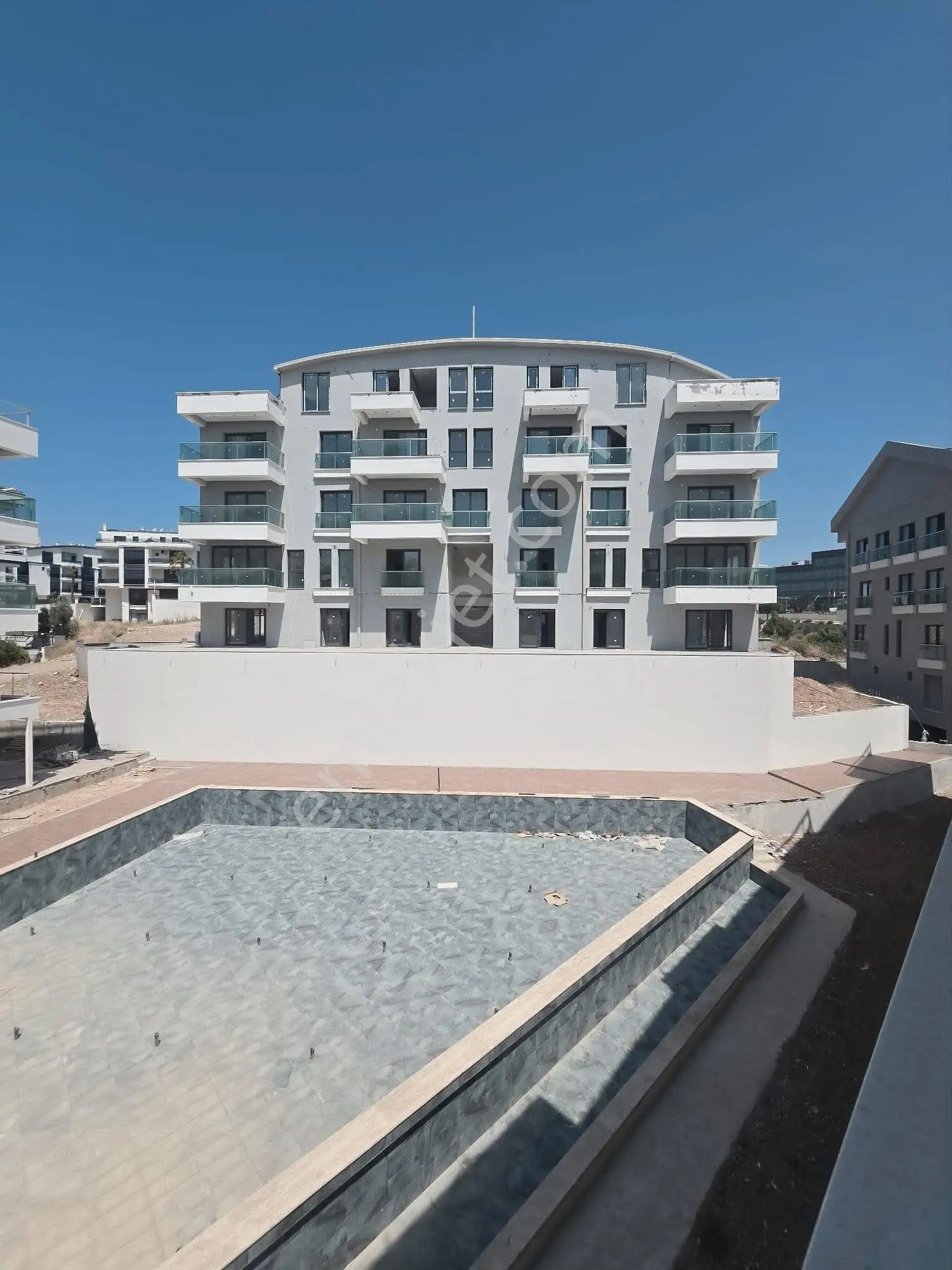 Didim Altınkum'da Havuzlu Site İçerisinde Satılık 2+1 Fırsat Daire - Görsel 3