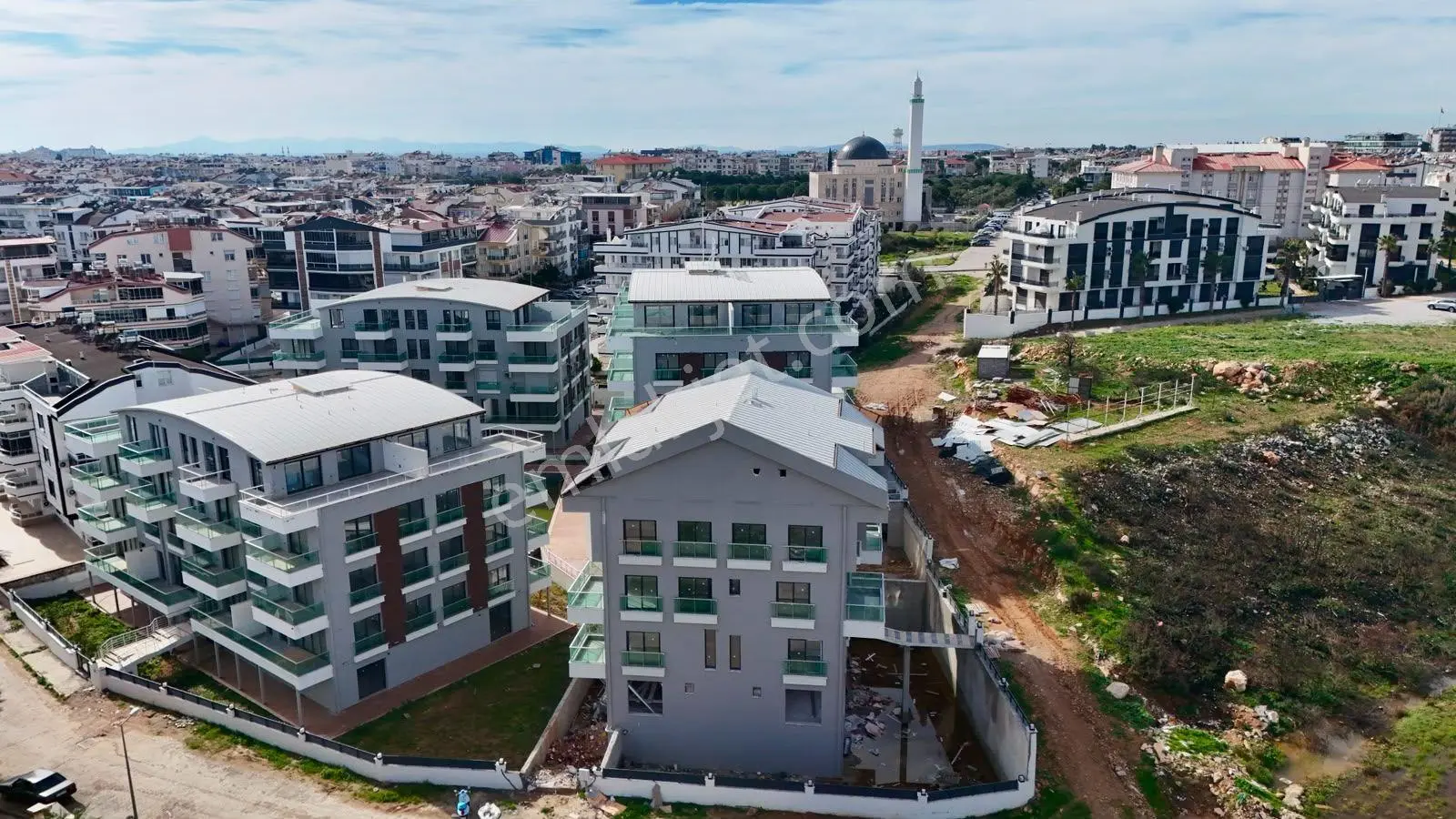 Didim Altınkum'da Havuzlu Site İçerisinde Satılık 2+1 Fırsat Daire - Görsel 2