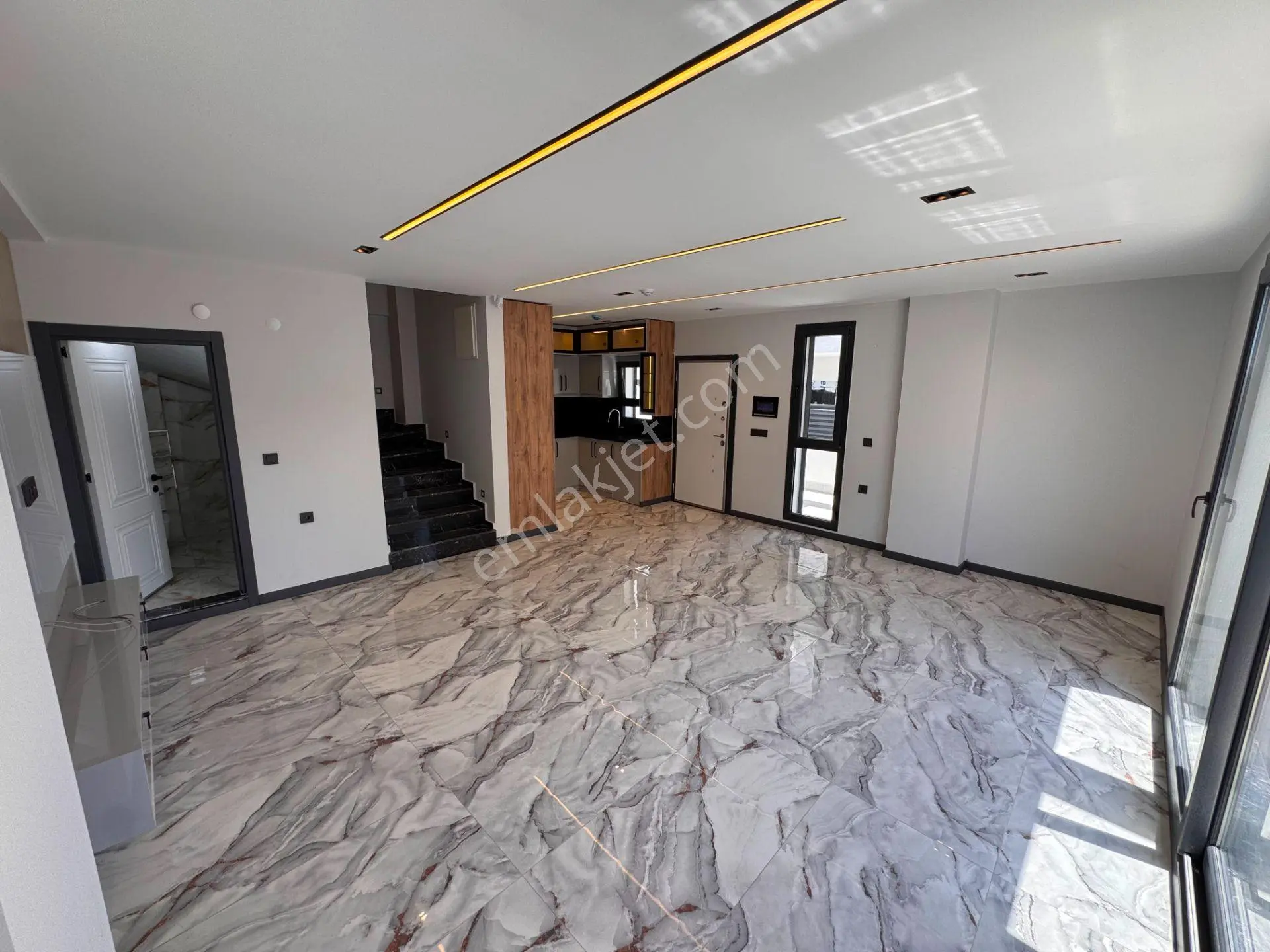 Didim Efeler'de Yerden Isıtma - Akıllı Sistem 3+1 Tripleks Satılık Havuzlu Villa - Görsel 3
