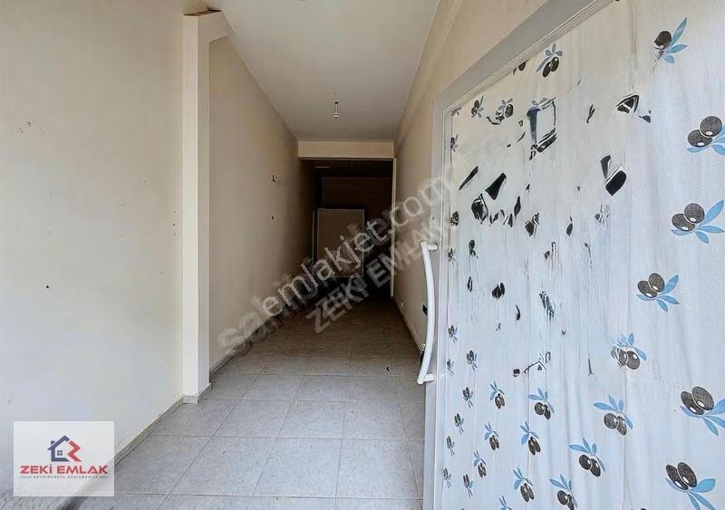 Zeki Emlak'tan Muradiye Mh. Cadde Dibinde Kiralık Dükkan - Görsel 2