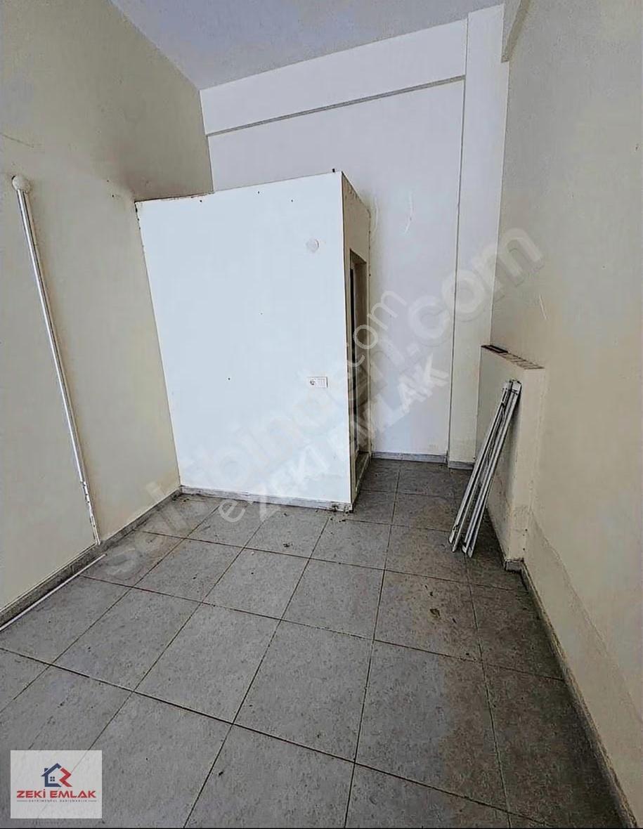 Zeki Emlak'tan Muradiye Mh. Cadde Dibinde Kiralık Dükkan - Görsel 5
