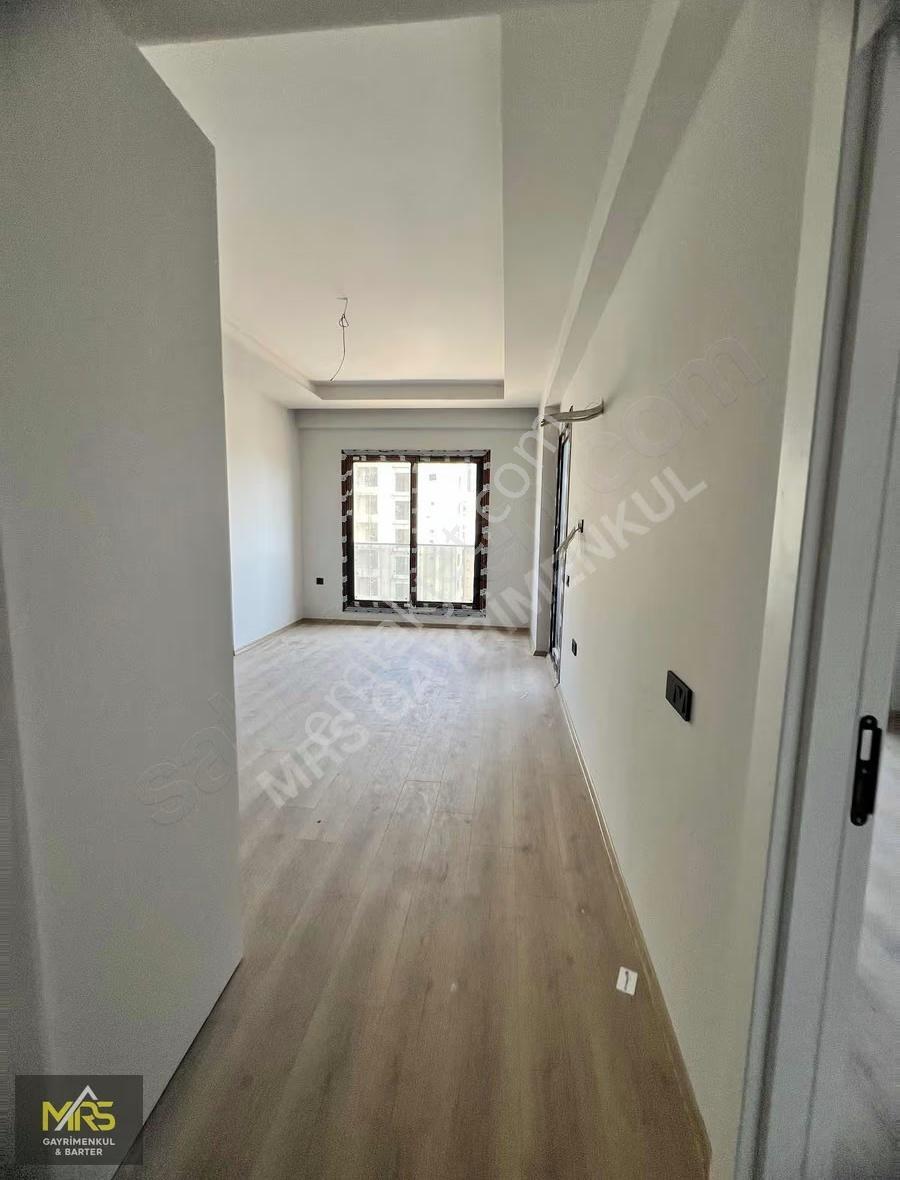 Mrs'den Akdeniz Mahallesinde Havuzlu Sitede Kiralık 1+1 Daire - Görsel 2
