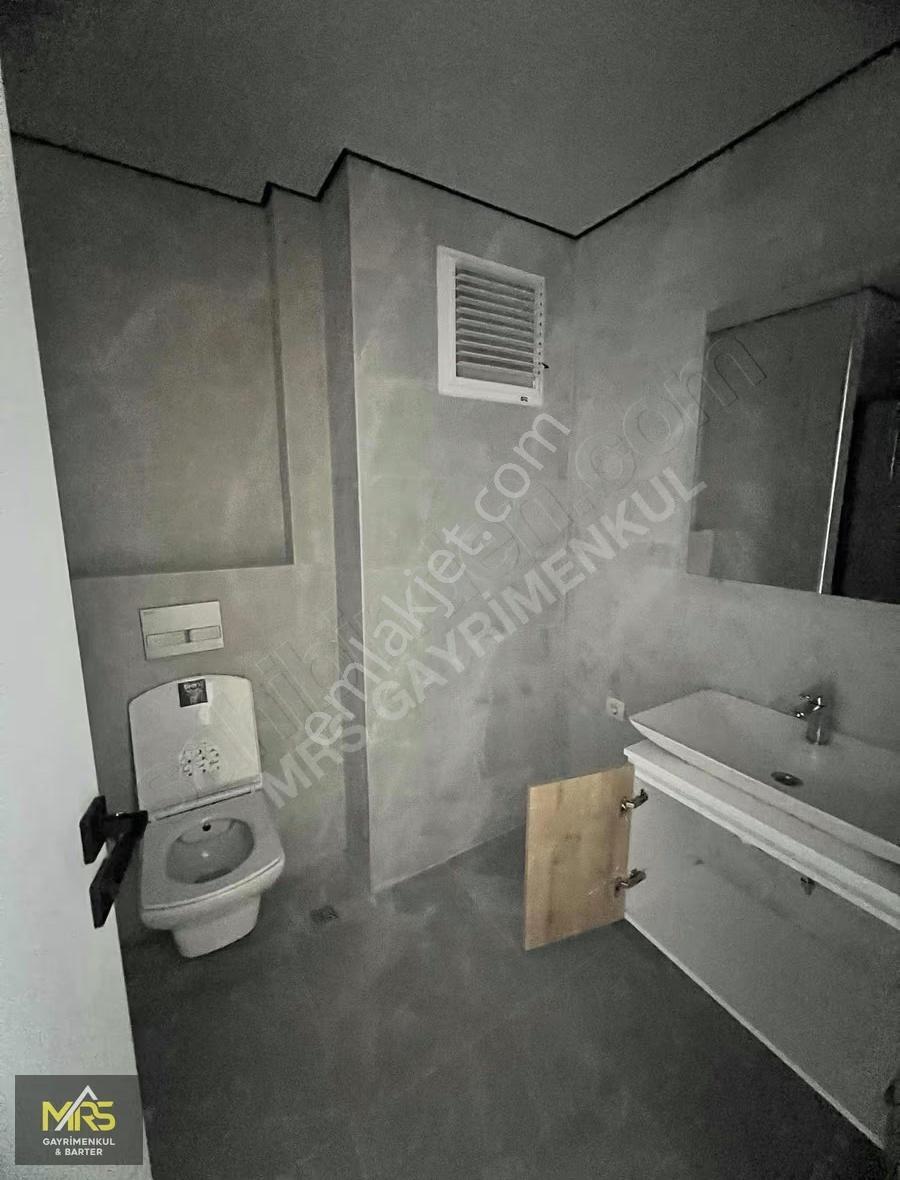 Mrs'den Akdeniz Mahallesinde Havuzlu Sitede Kiralık 1+1 Daire - Görsel 23