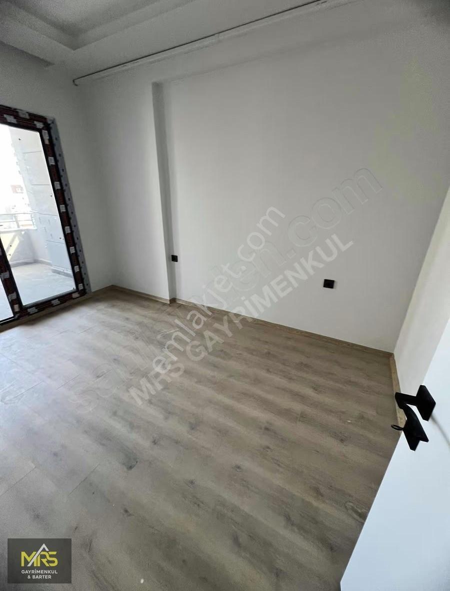 Mrs'den Akdeniz Mahallesinde Havuzlu Sitede Kiralık 1+1 Daire - Görsel 25