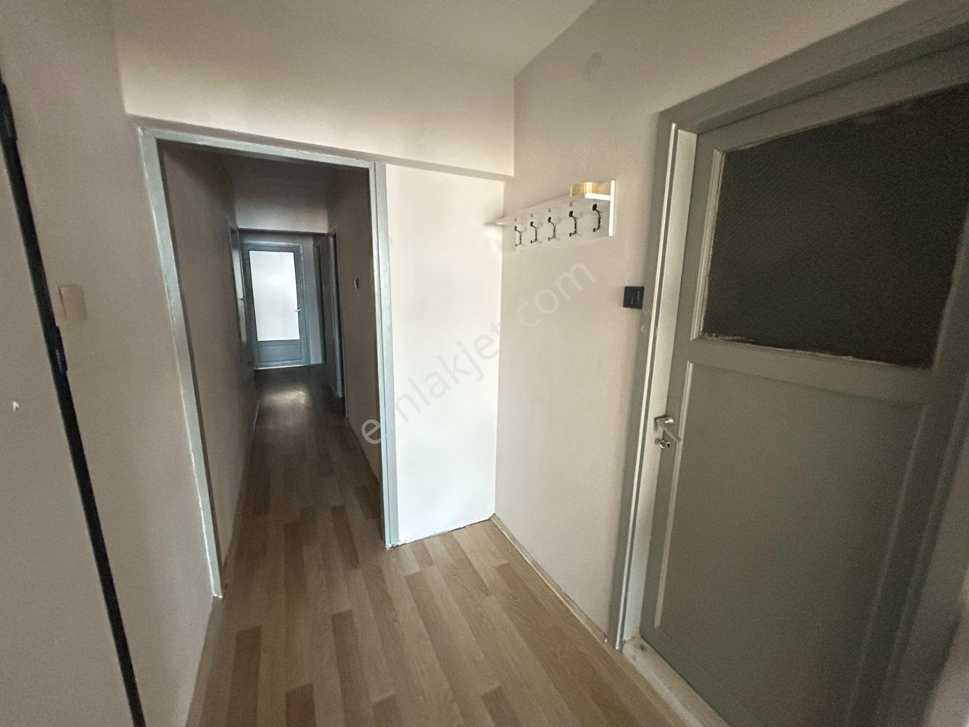 Bandırma Hacıyusufta Ara Kat Ön Cephe Balkonlu Kiralık 2+1 Daire - Görsel 16