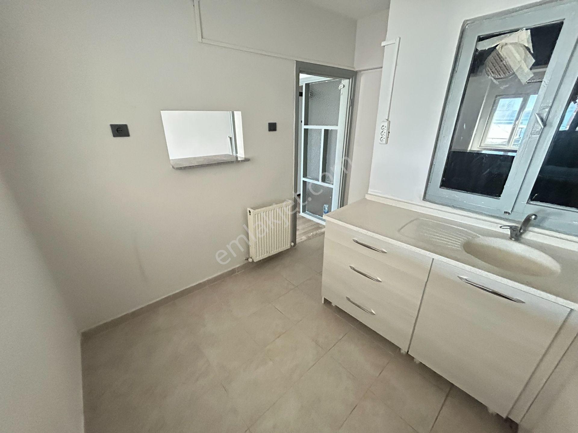 Bandırma Hacıyusufta Ara Kat Ön Cephe Balkonlu Kiralık 2+1 Daire - Görsel 11