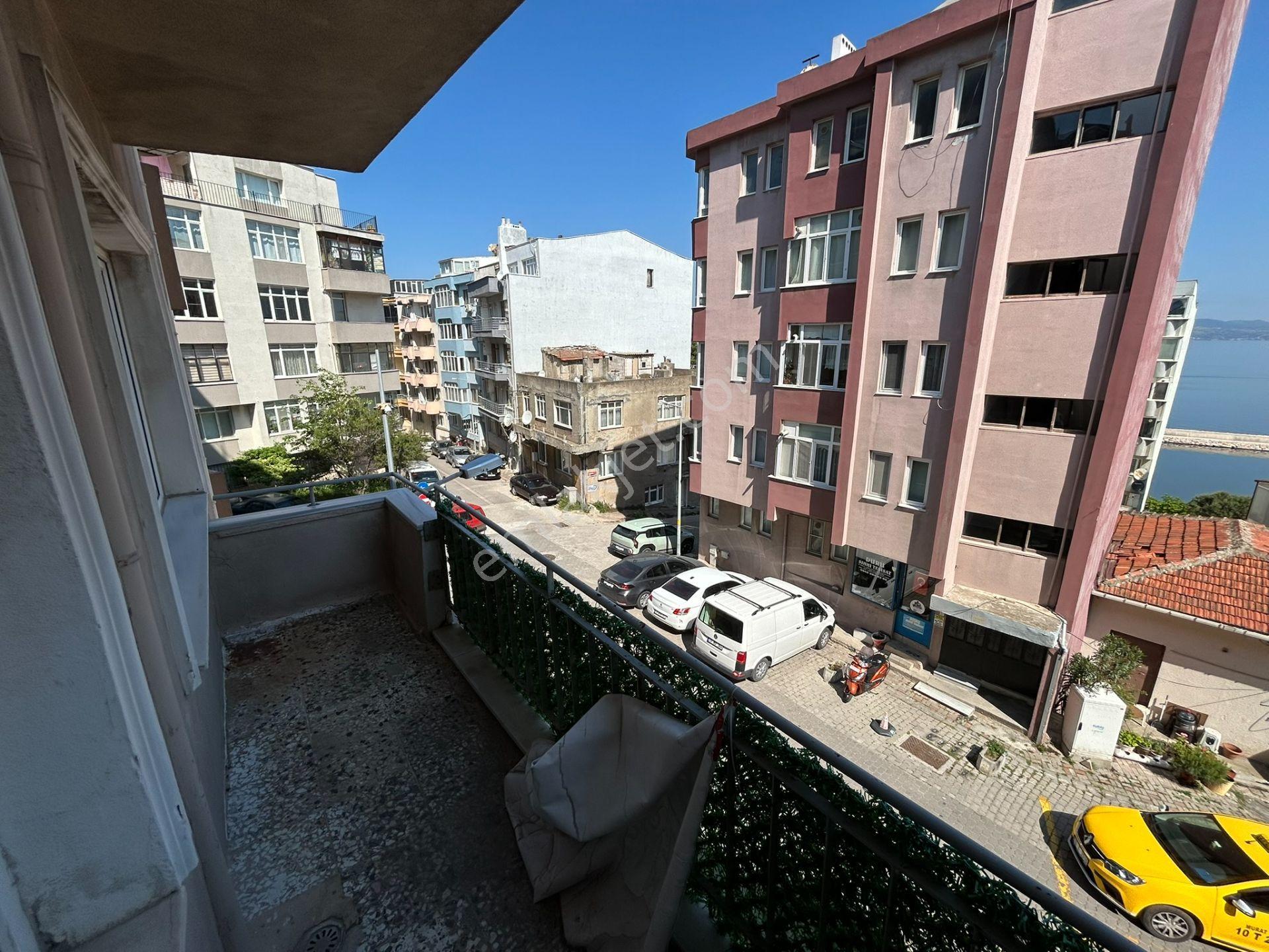 Bandırma Hacıyusufta Ara Kat Ön Cephe Balkonlu Kiralık 2+1 Daire