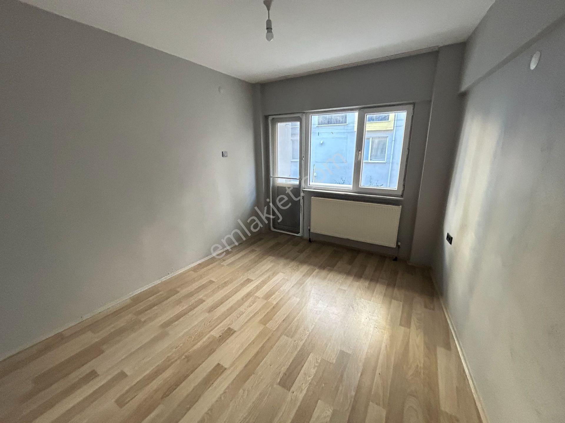 Bandırma Hacıyusufta Ara Kat Ön Cephe Balkonlu Kiralık 2+1 Daire - Görsel 18