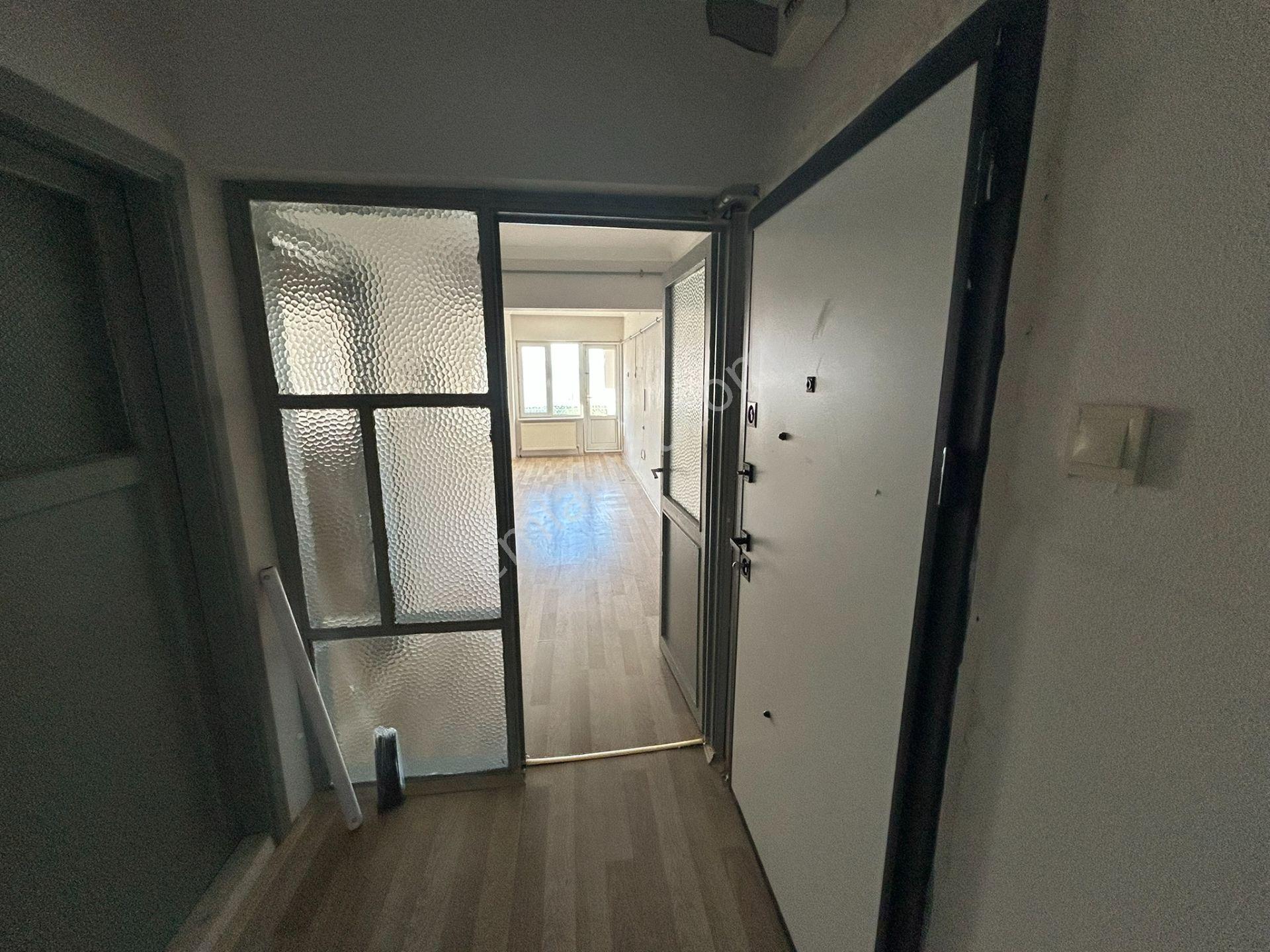 Bandırma Hacıyusufta Ara Kat Ön Cephe Balkonlu Kiralık 2+1 Daire - Görsel 15