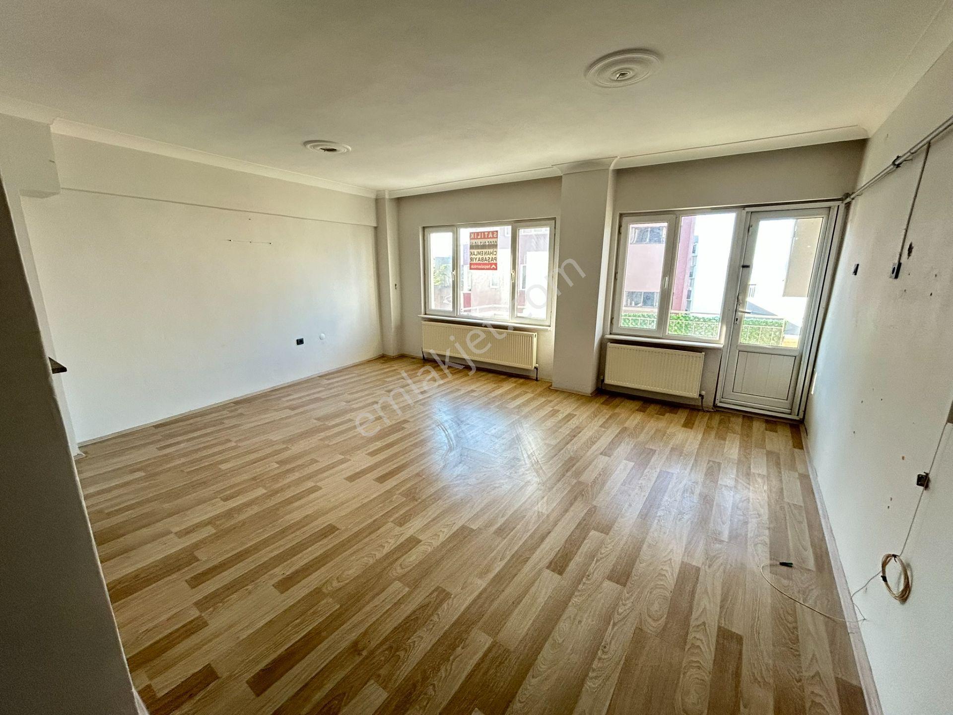 Bandırma Hacıyusufta Ara Kat Ön Cephe Balkonlu Kiralık 2+1 Daire - Görsel 2