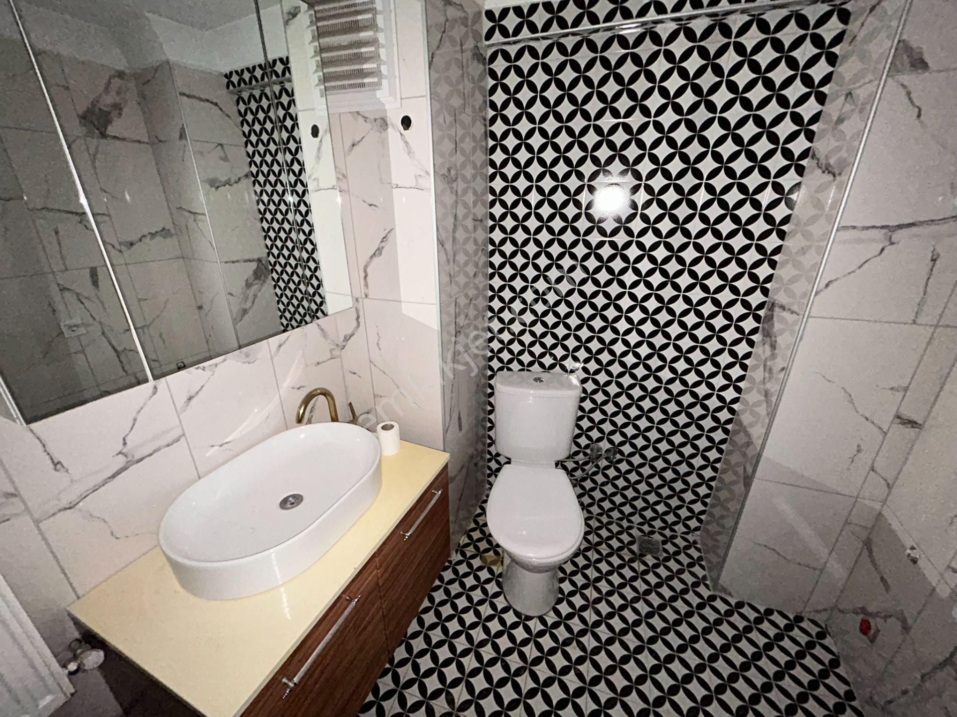 Bandırma Hacıyusufta Ara Kat Ön Cephe Balkonlu Kiralık 2+1 Daire - Görsel 29