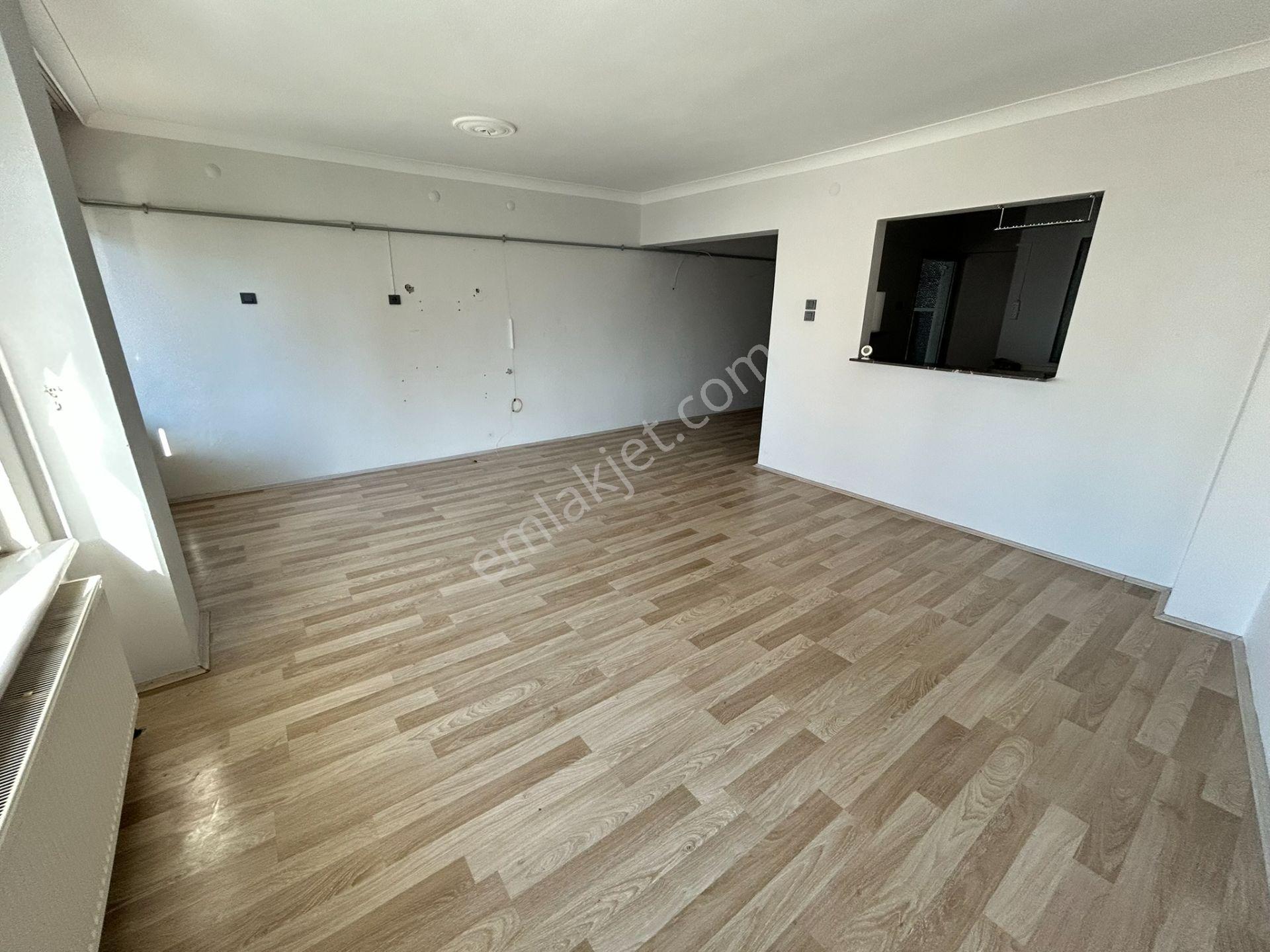 Bandırma Hacıyusufta Ara Kat Ön Cephe Balkonlu Kiralık 2+1 Daire - Görsel 4