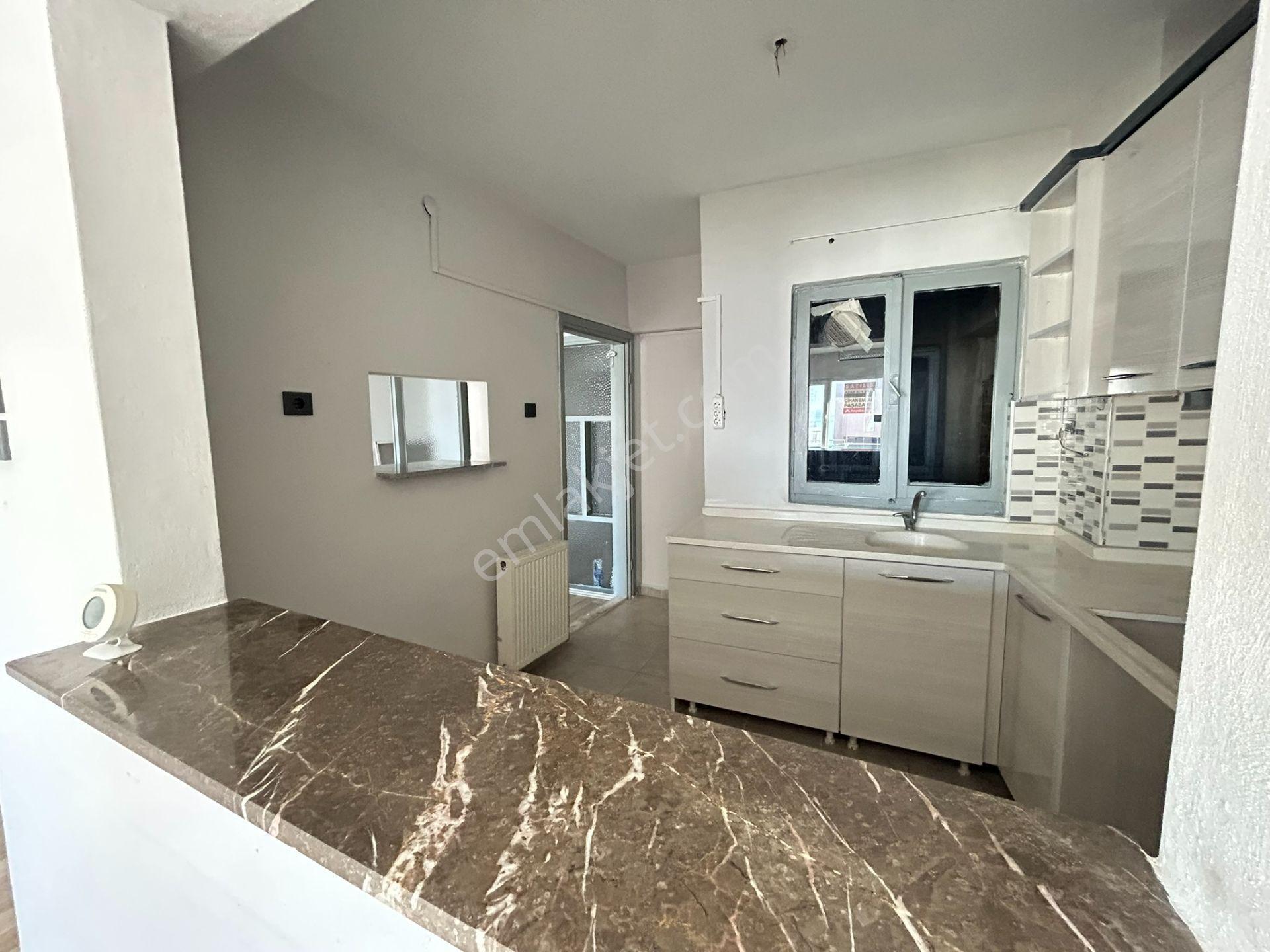 Bandırma Hacıyusufta Ara Kat Ön Cephe Balkonlu Kiralık 2+1 Daire - Görsel 14