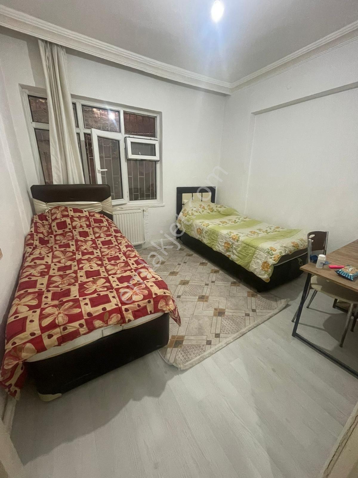 Arslan Emlak'tan Eşyalı 2+1 Metroya Yakın Yapılı Kiralık Daire - Görsel 14