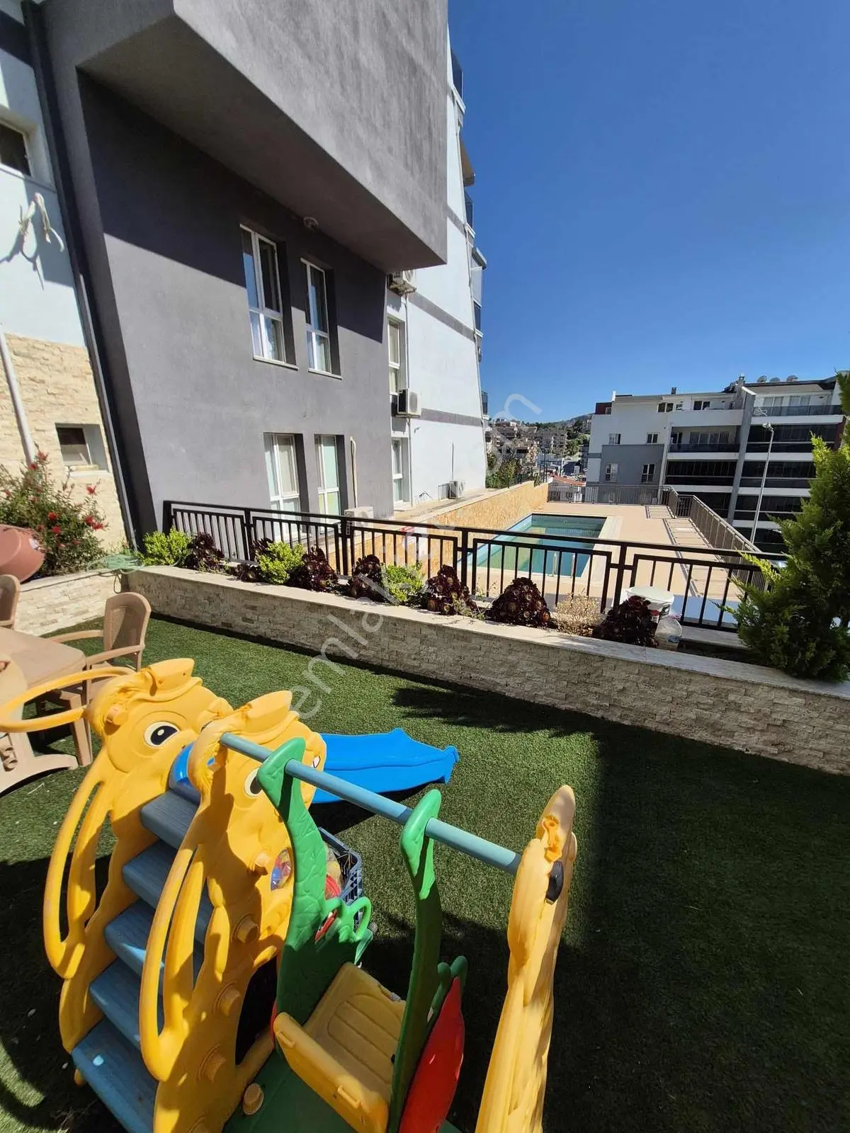 Kuşadası Ege Mahallesi Özel Bahçeli 3+1 Kiralık Daire - Görsel 2