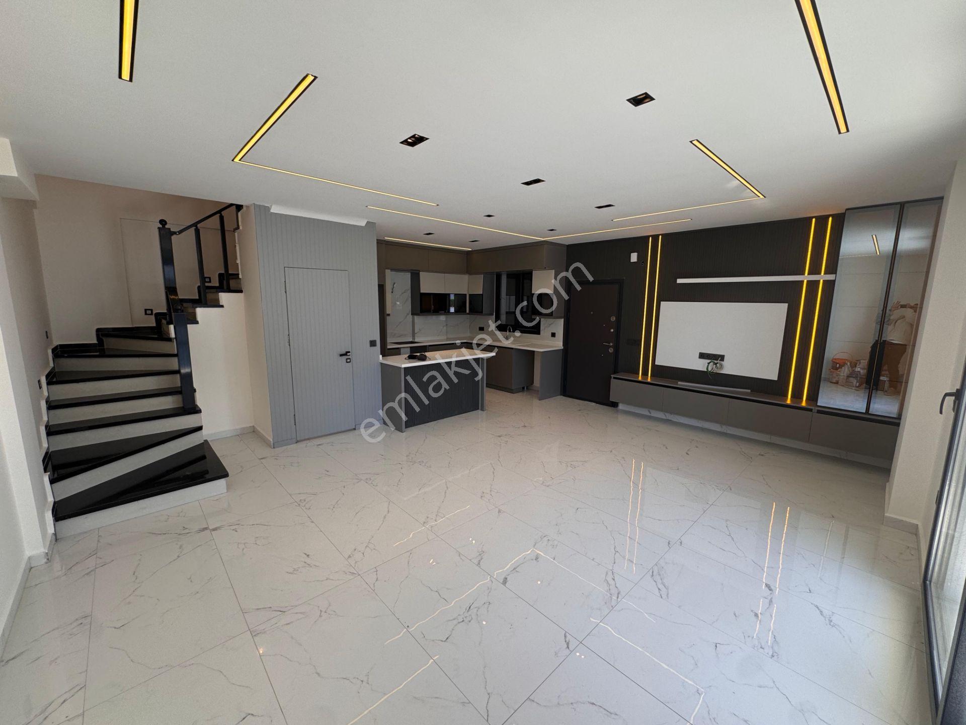 Didim Efeler'de Havuzlu Otoparklı Satılık Ciddi Pazarlık Lüks Villa - Görsel 21
