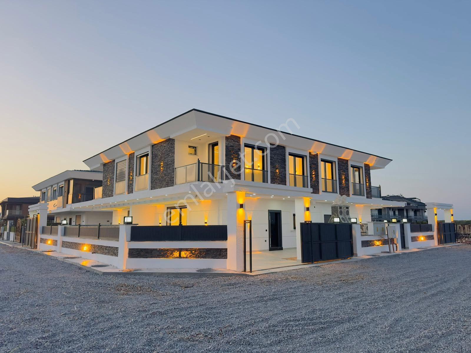 Didim Efeler'de Havuzlu Otoparklı Bölgenin En Güzel Villası Satışta