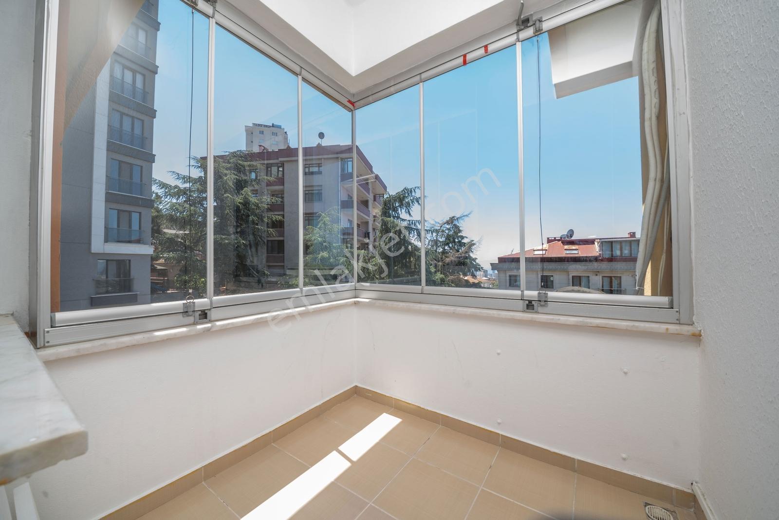 Yakacık'da Deniz Manzaralı Satılık Çatı Piyesli Daire - Görsel 17