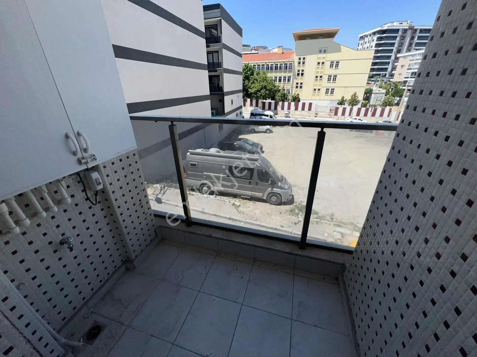 Türker Emlak 2+1 Sıfır Asansör Otopark Ara Kat Daire - Görsel 2