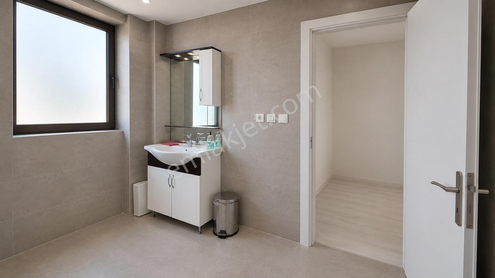 Bostancı Sanayi'de 300 M² Ofis/depo Kullanımına Uygun Kiralık - Görsel 22