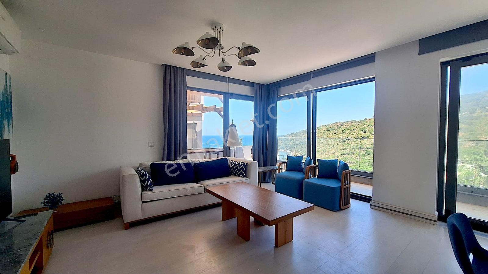 Boğaziçi Denize Sıfır Plajlı Sitede Ön Sırada Satılık Villa - Görsel 3