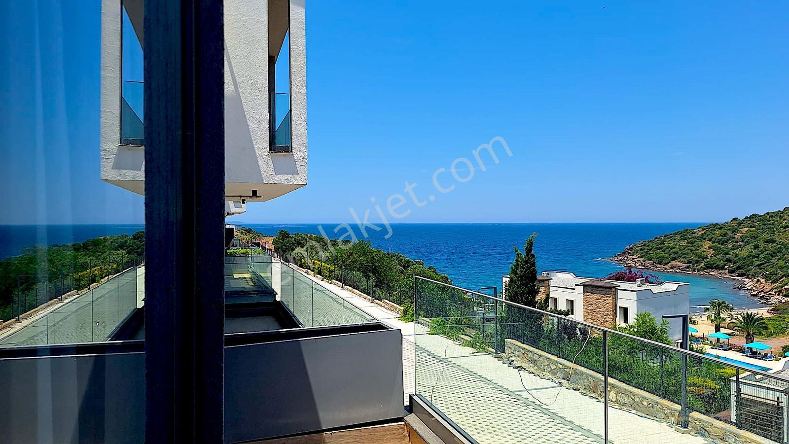 Boğaziçi Denize Sıfır Plajlı Sitede Ön Sırada Satılık Villa - Görsel 11