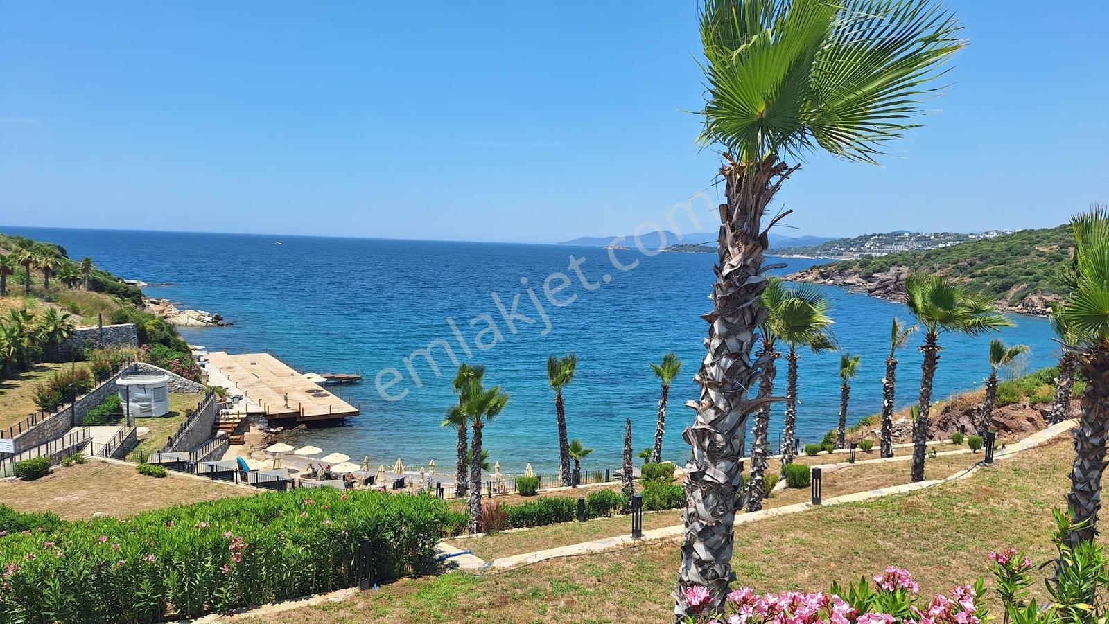 Boğaziçi Denize Sıfır Plajlı Sitede Ön Sırada Satılık Villa - Görsel 2