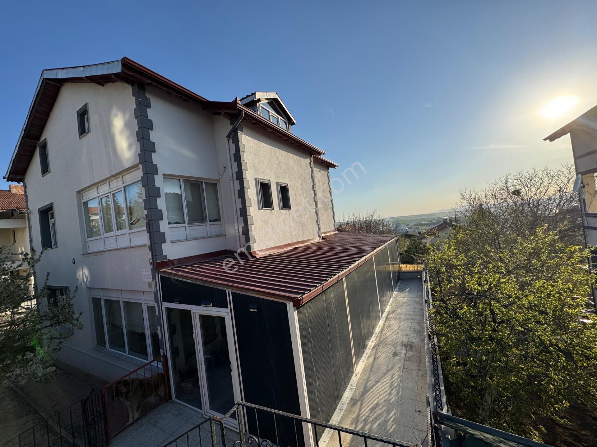 Elmadağda Satılık 3 Katlı 6+2 Lüks Sıfır Masraf - Görsel 5