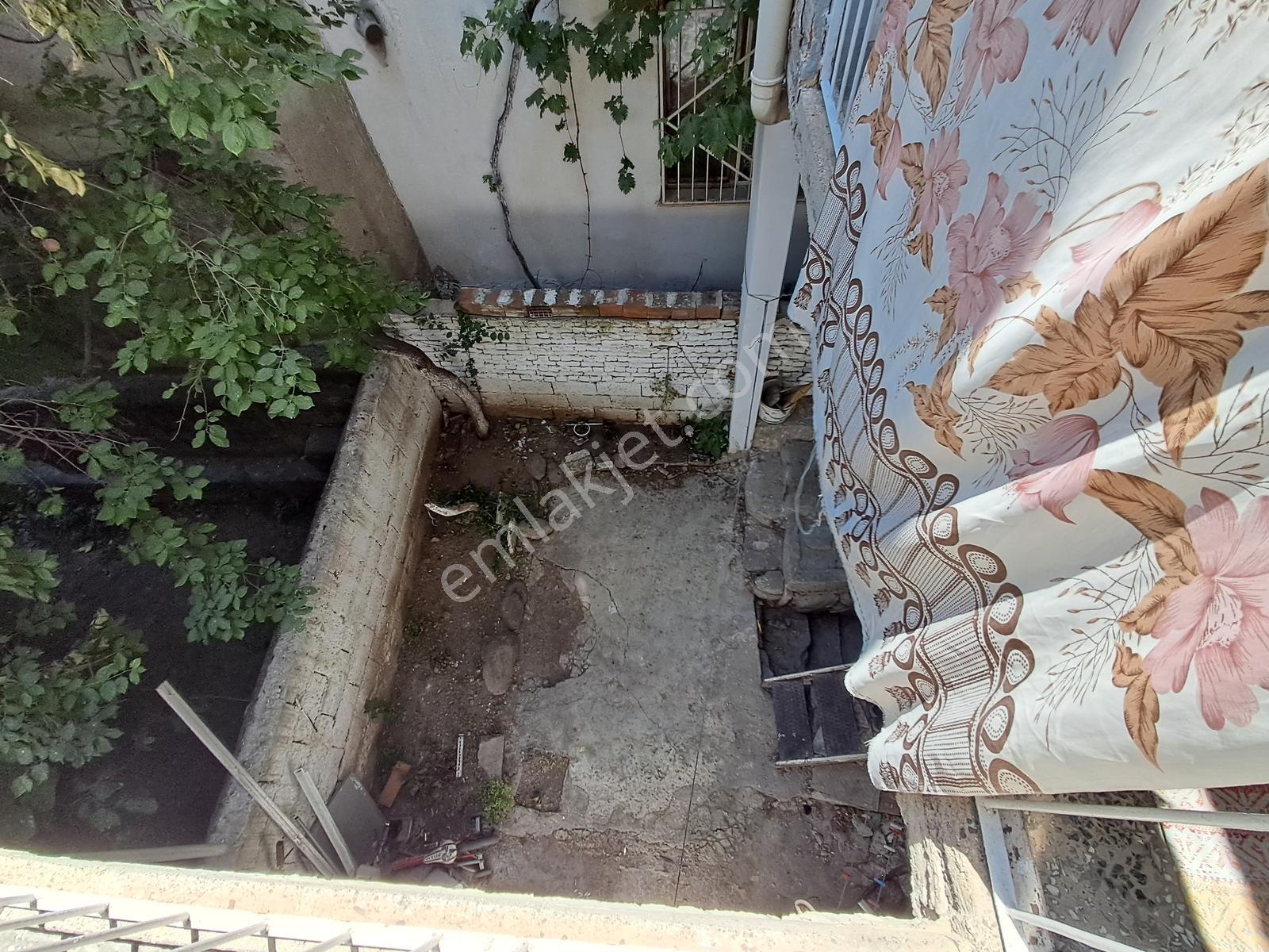 Bayraklı'da Satılık İki Katlı Bina - Görsel 12