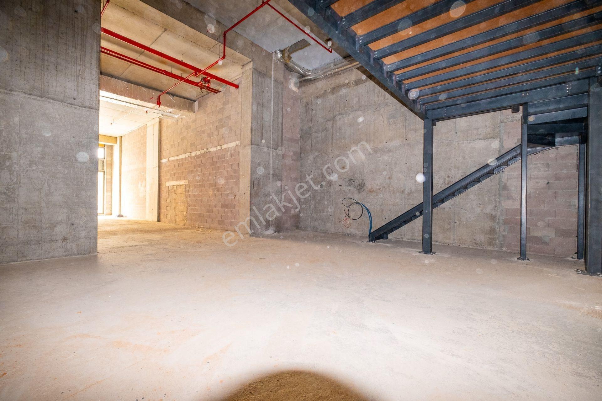 Sinpaş Finans Şehir Cadde Üstü Kiralık 173 M2 Dükkan - Görsel 5