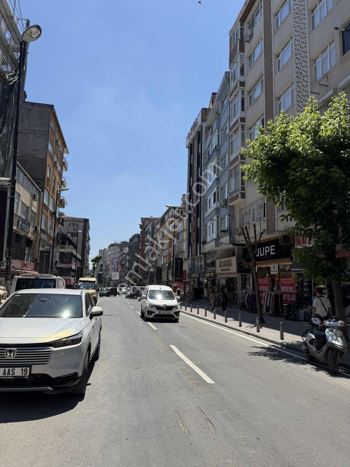 Acil Kiralık / Yıllık Kira Peşin / 3+1 90 M2 / Mahmutbey Cad - Görsel 2