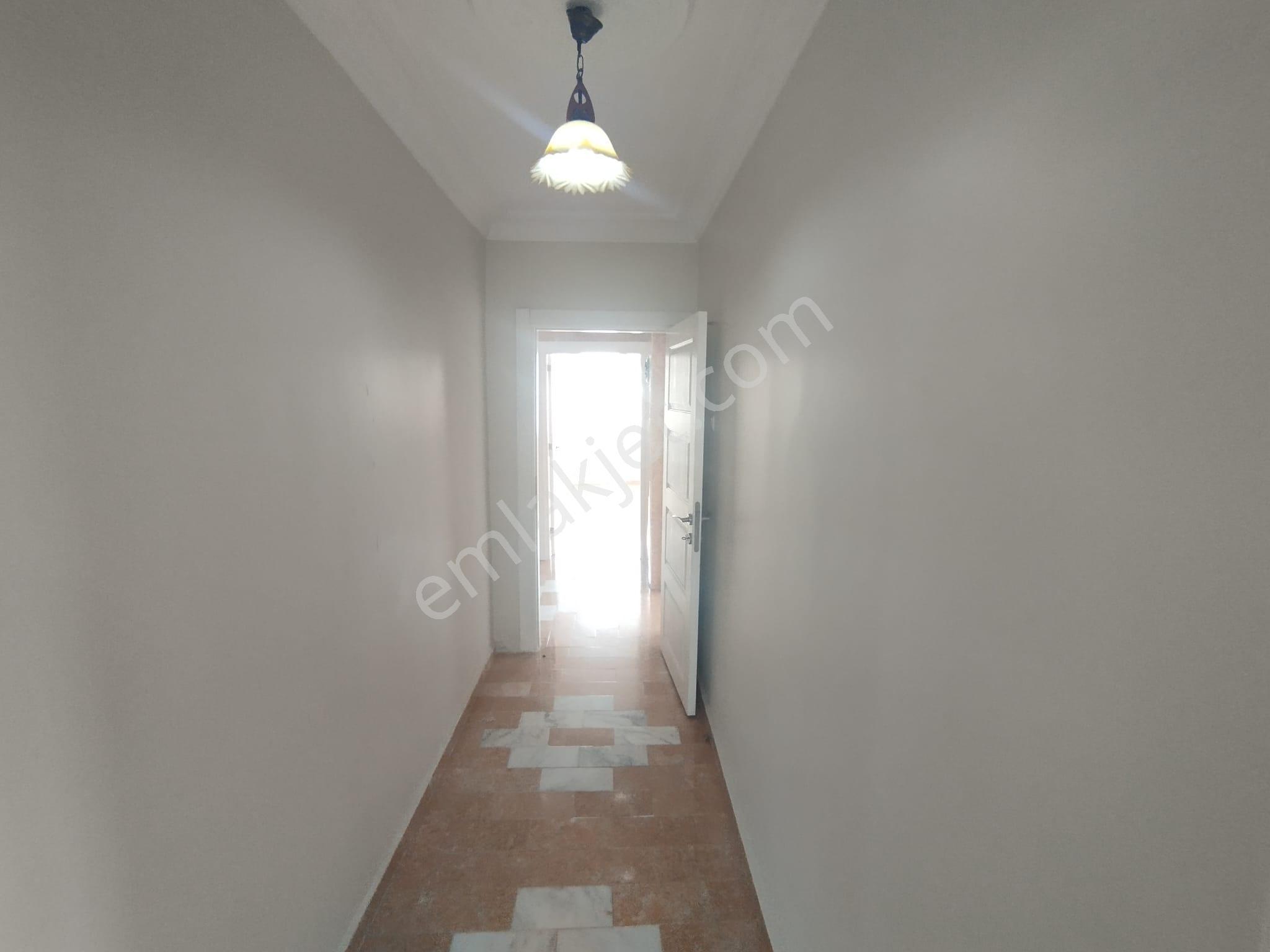 Kenan Evren Bulvarına Yakın Sitede 3+1 Kapalı Mutfaklı Masrafsız Daire - Görsel 6