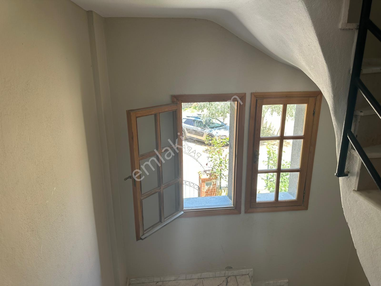 Eski Foça Atatürk Mahallesinde Kiralık 2+1 Daire - Görsel 3