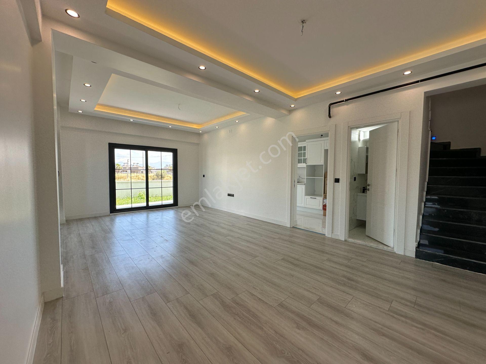 Menderes Barbaros Mahallesinde Satılık Müstakil Bahçeli Villa - Görsel 7