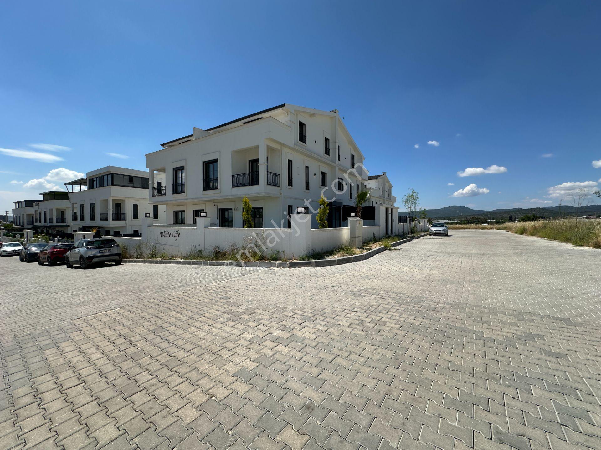 Menderes Barbaros Mahallesinde Satılık Müstakil Bahçeli Villa - Görsel 35