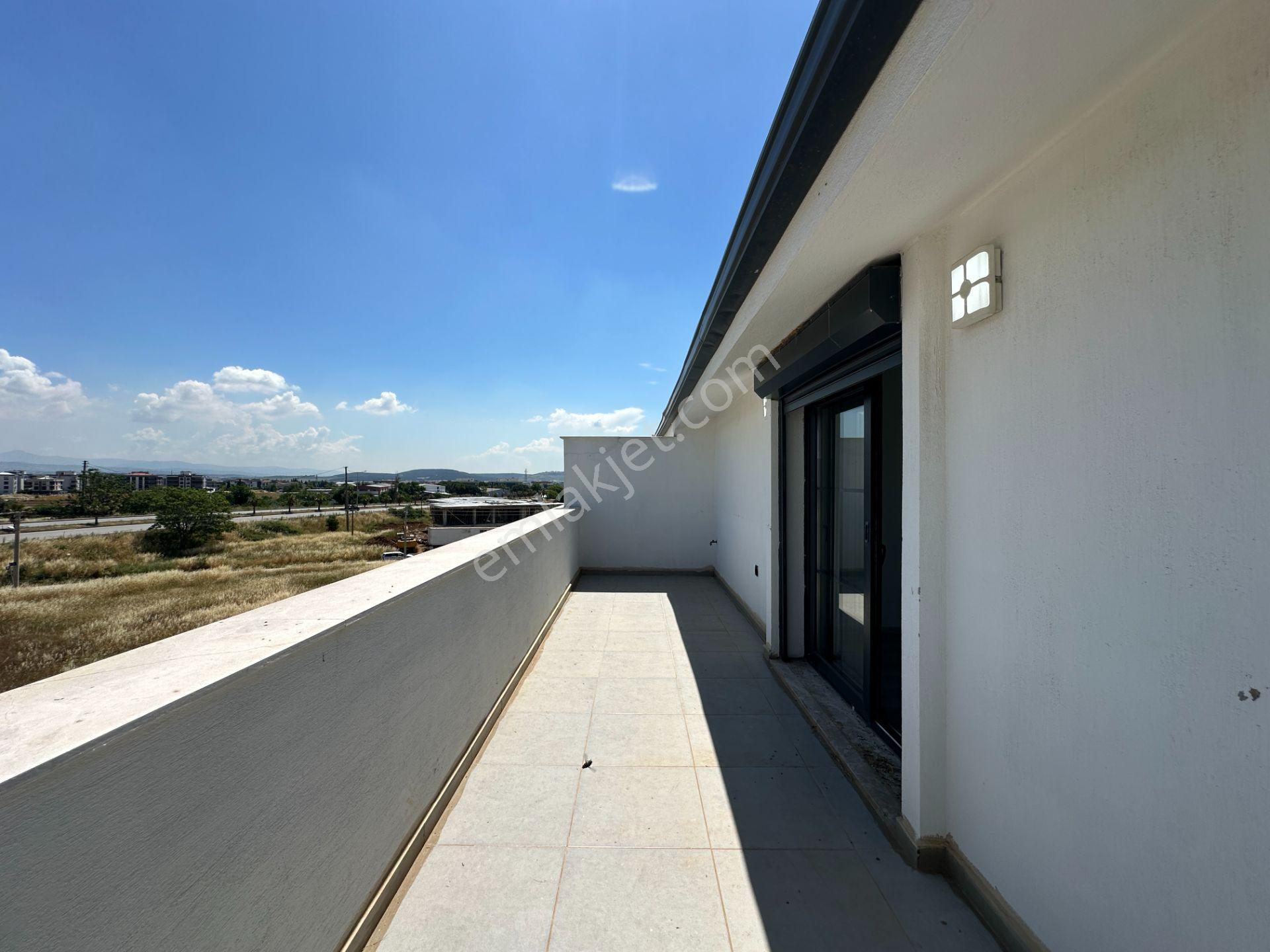 Menderes Barbaros Mahallesinde Satılık Müstakil Bahçeli Villa - Görsel 33
