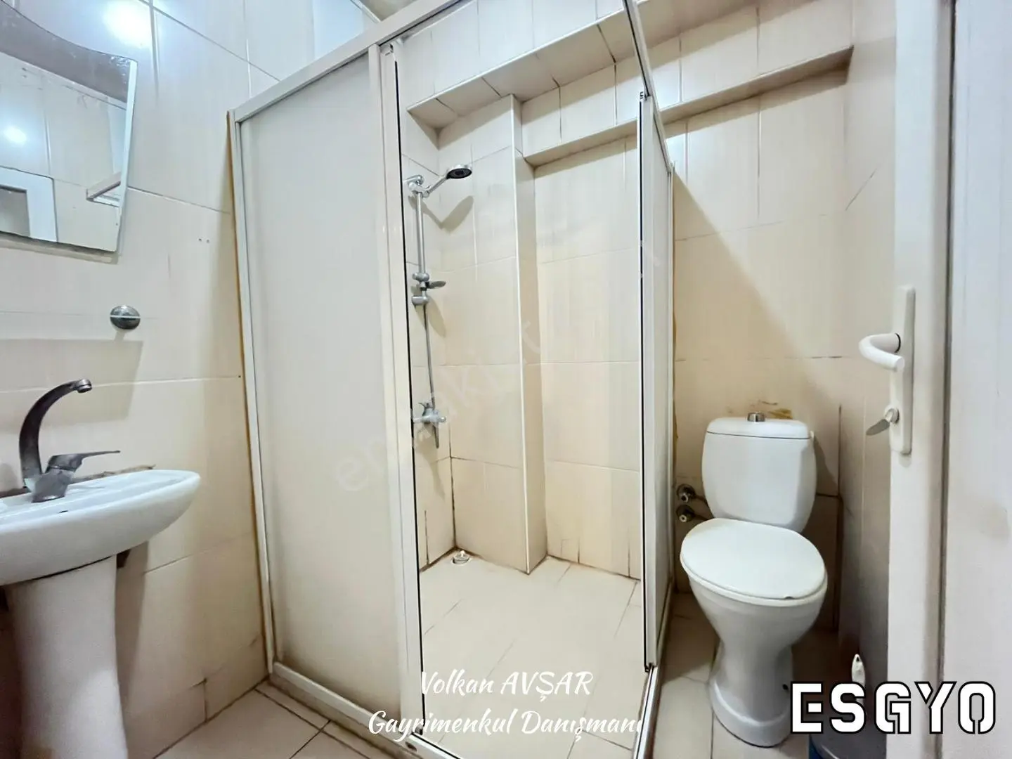 Esgyo'dan Espark-hatboyu-tramvay Yakını 1+0 Her Şey Dahil Daire