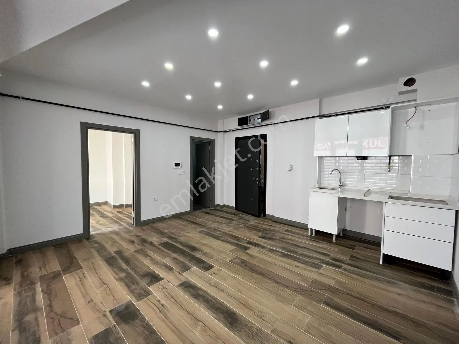Bess'den Yılmaz Büyükerşen Bulvarı Üzeri Kiralık 1+1 Daire - Görsel 5