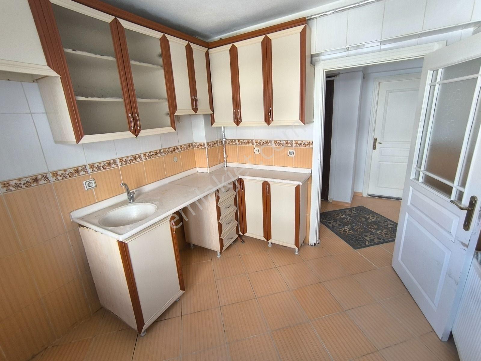 Alsancak Mahallesinde 3+1 Katta Kiralık Daire Ön Cephe Balkonlu
