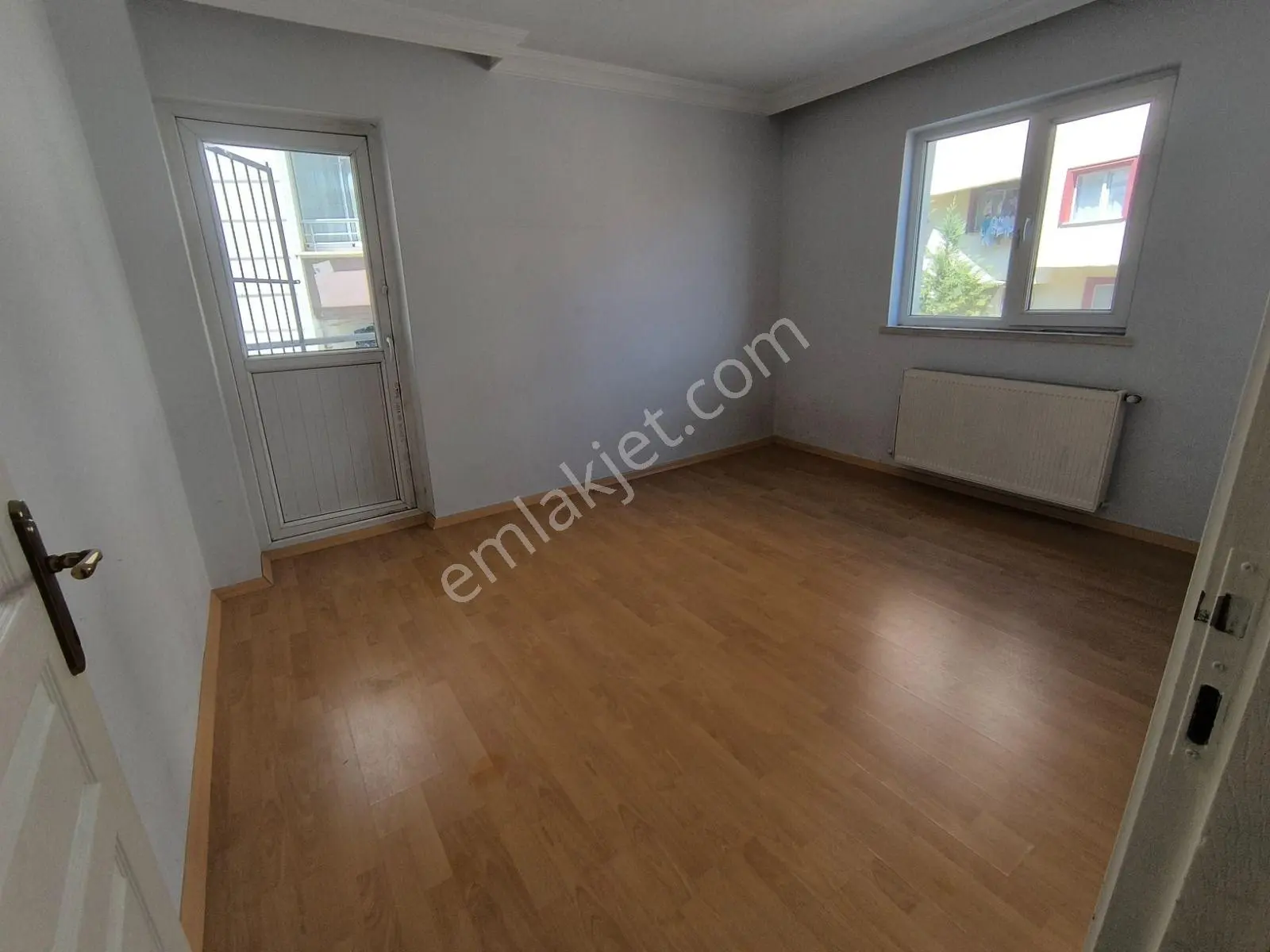 Alsancak Mahallesinde 3+1 Katta Kiralık Daire Ön Cephe Balkonlu - Görsel 4