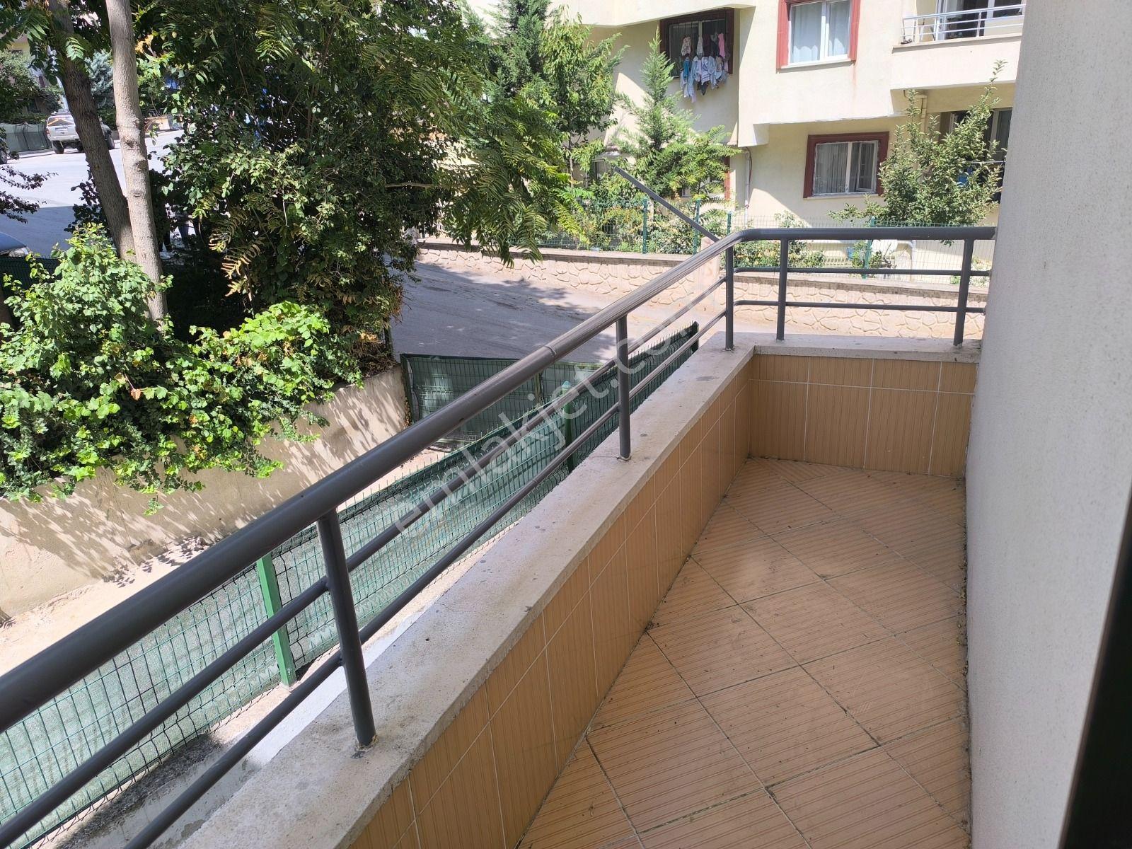Alsancak Mahallesinde 3+1 Katta Kiralık Daire Ön Cephe Balkonlu - Görsel 9