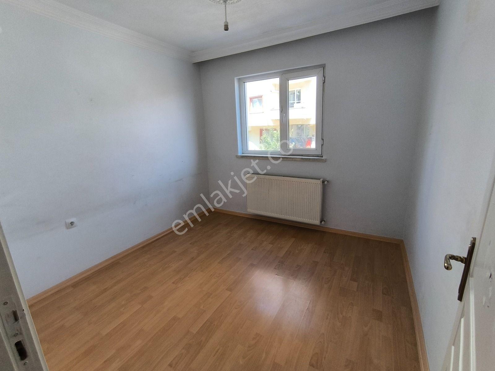 Alsancak Mahallesinde 3+1 Katta Kiralık Daire Ön Cephe Balkonlu - Görsel 7