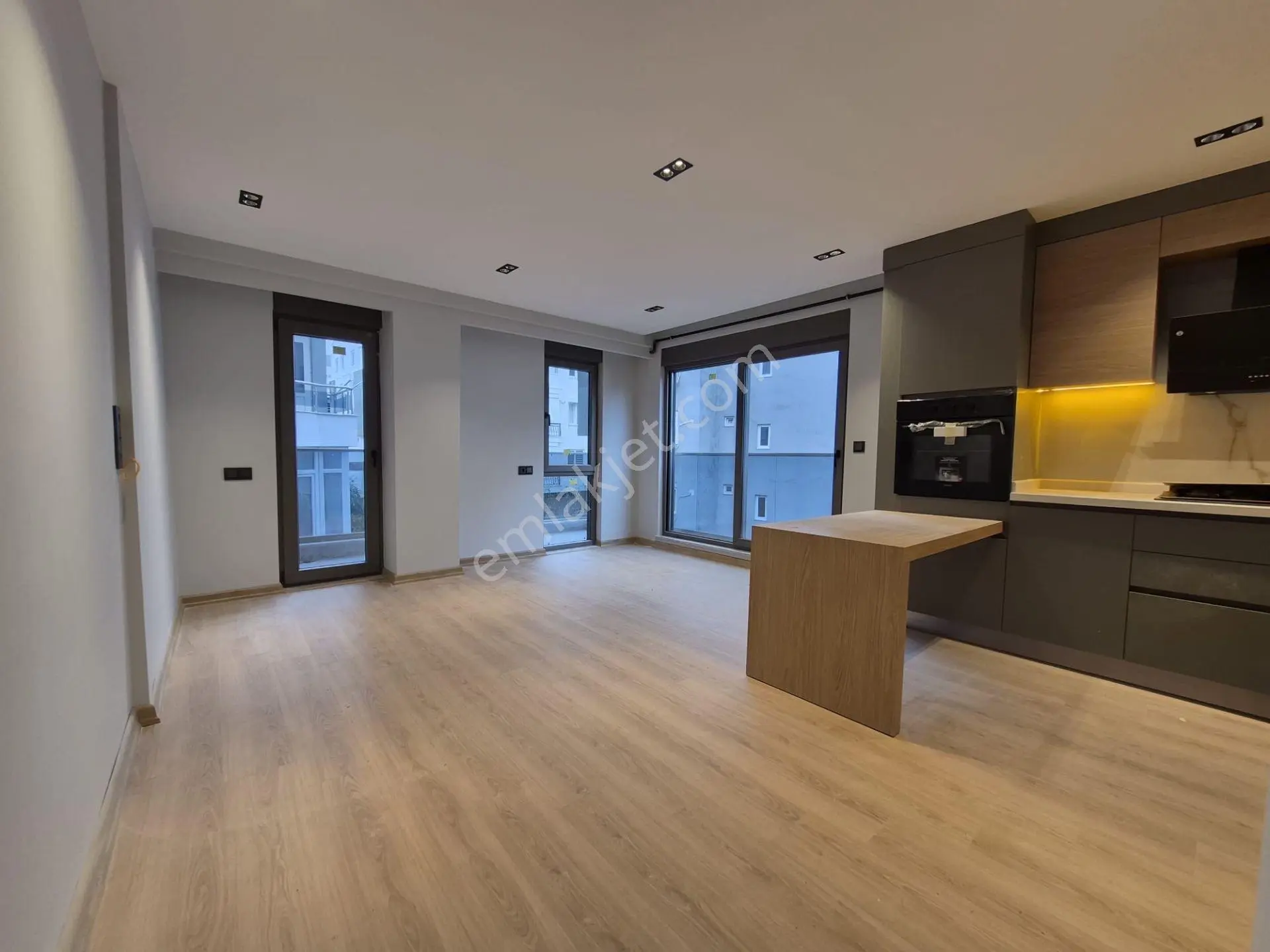 Burhanettin Onat Cad. Arkası Tramvay Yakını Arakat Lüks 1+1