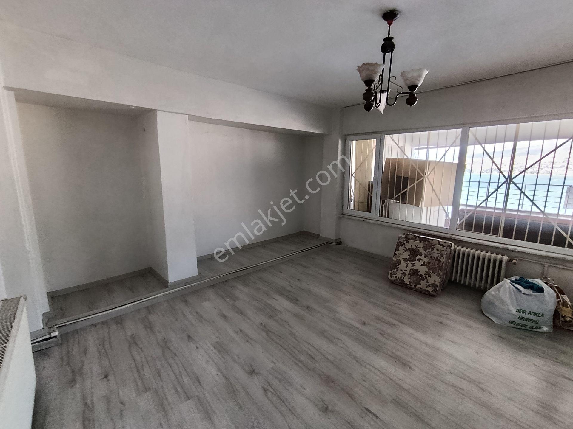 Gemlik Hisar Mah.de Kiralık Daire 2+1 Teraslı Deniz Şehir Manzaralı - Görsel 13