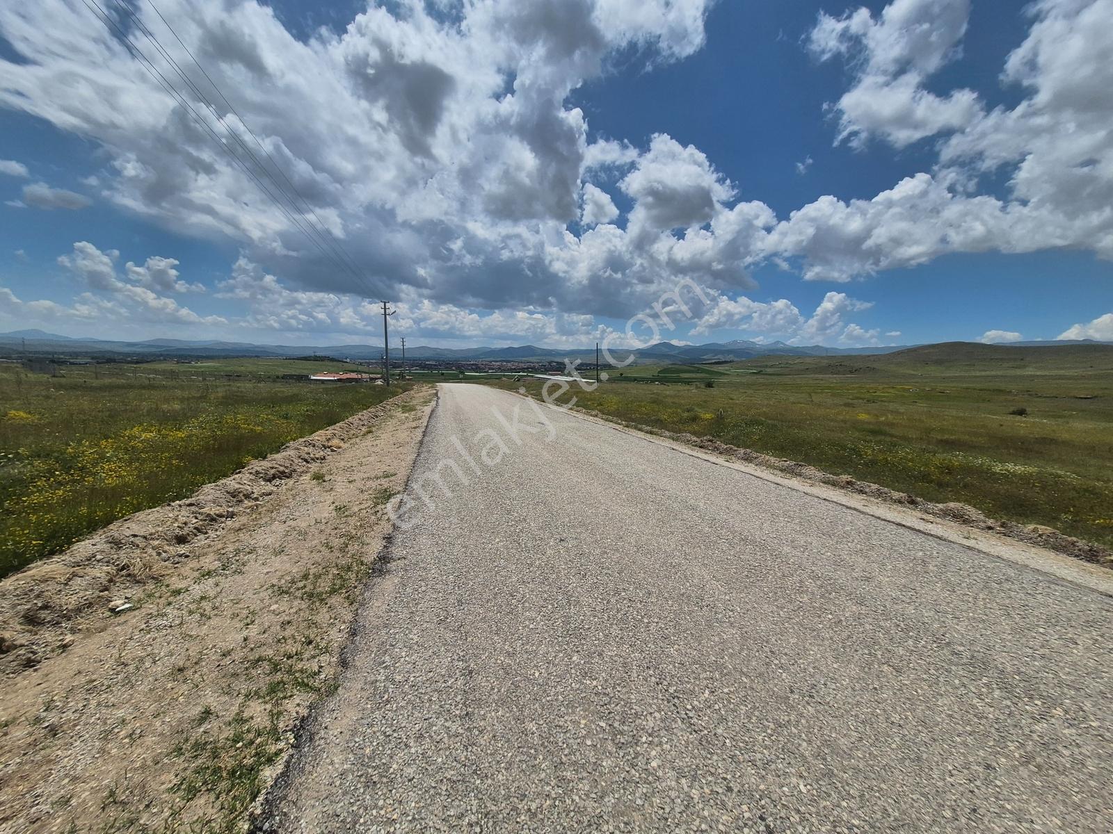İlbey // Şuhut "karlık" Yolu Üzerinde Satılık 4.521 M² Tarla - Görsel 13